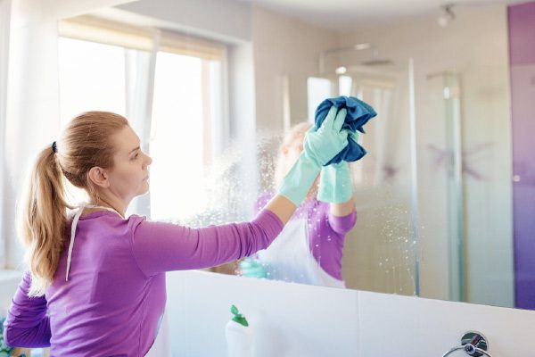 What’s the Best Way to Properly Clean a Mirror?